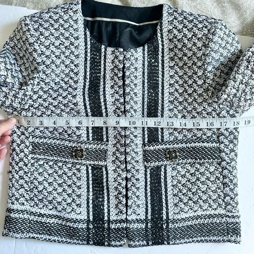CHANEL Women’s White & Black Tweed 2015 Paris-Dubai Evening Sequin Jacket- EU 38 - Picture 11 of 17